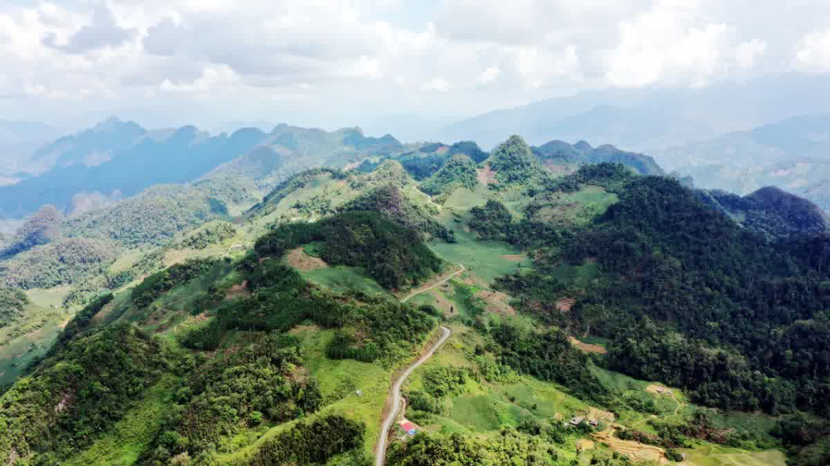 Trên vùng đất từng in dấu hy sinh, màu xanh của sự sống và bình yên đang phủ lên những triền đồi biên giới.