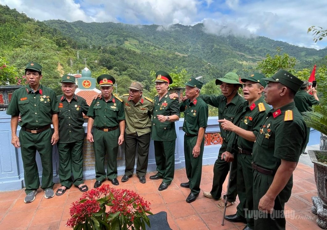 Các cựu chiến binh thăm lại chiến trường xưa
